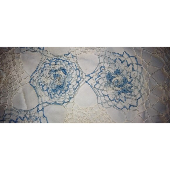 XLarge 26" Vintage Hand Crocheted Centerpiece Doily Blue White Ombre 3D - Picture 4 of 10